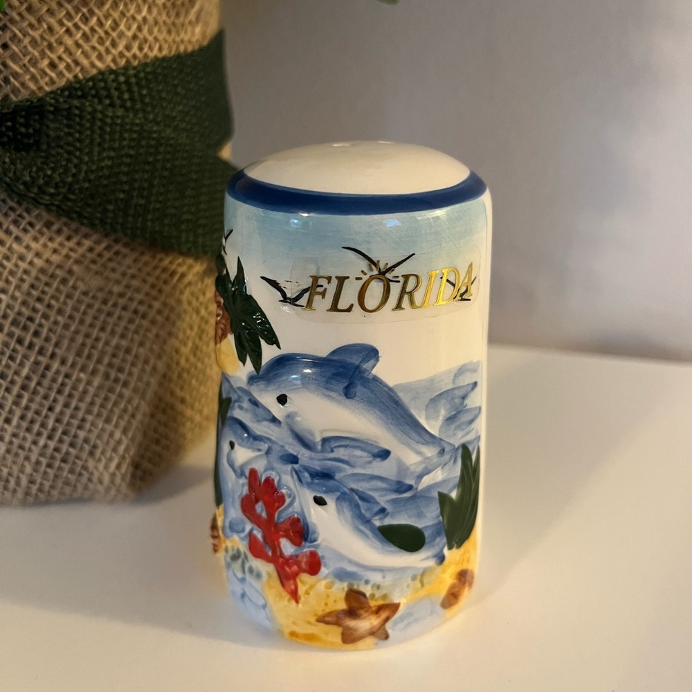 Dolphin Salt shaker (1)